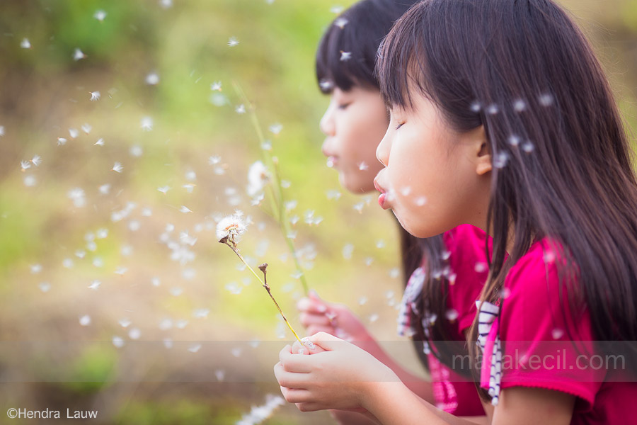 Outdoor children photography by Hendra Lauw