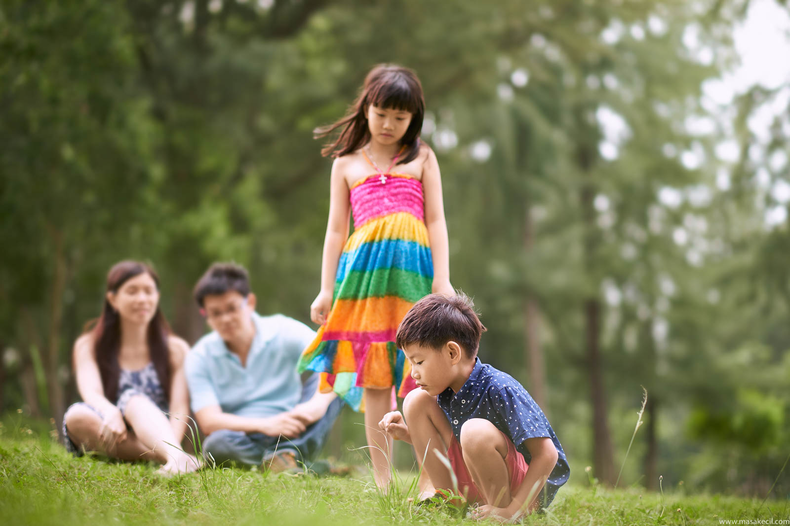 An afternoon at the park. Family photography by Hendra Lauw.