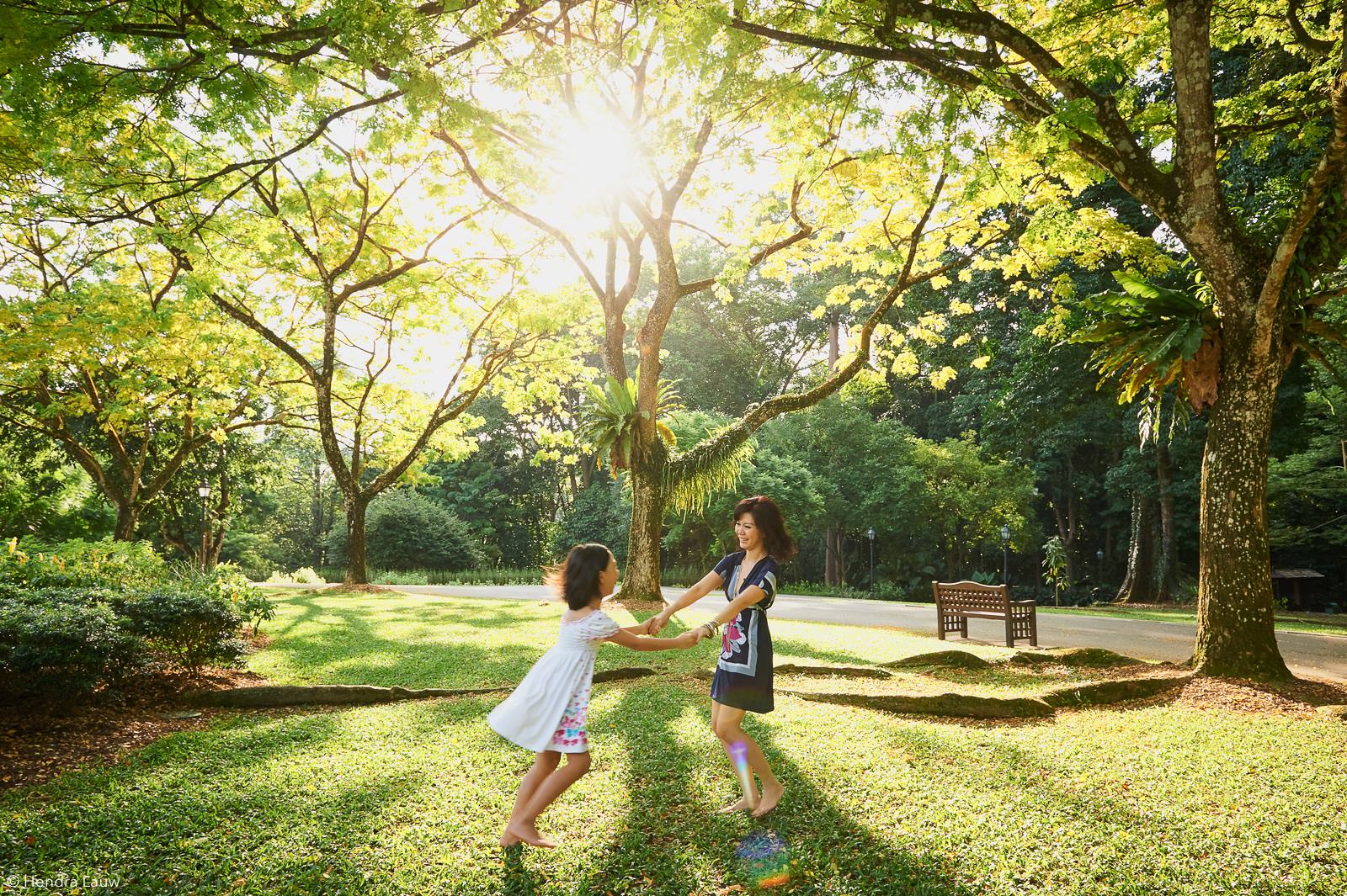 Outdoor family photoshoot at Botanic Gardens Singapore