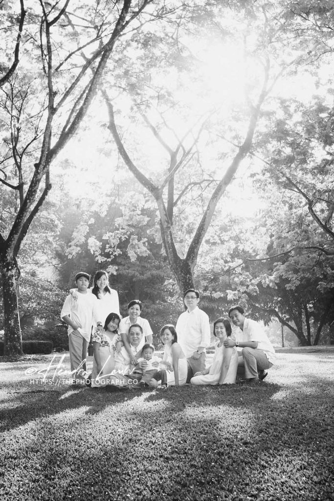 Singapore Botanic Gardens outdoor family photoshoot for extended family