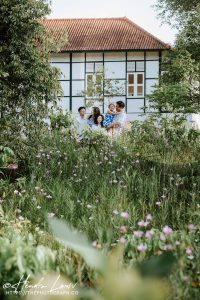 Outdoor Family Photoshoot at Gallop Extension Botanic Gardens