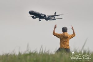 Singapore Plane Spotting Air New Zealand All Black ZK-OKQ arriving from Auckland with a Haka dance