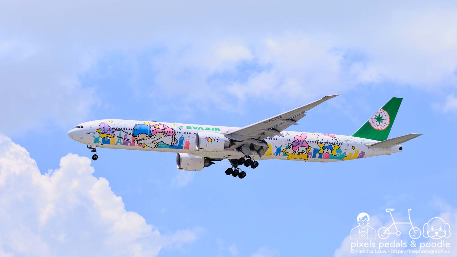 Plane Spotting EVA Air B-16722 Hello Kitty Shining Star Livery arriving from Taipei