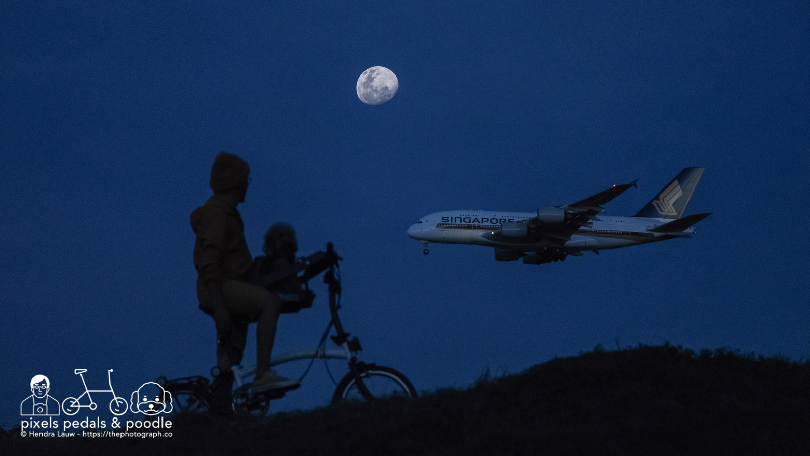 Plane spotter - Singapore Airlines Airbus A380 9V-SKQ approaching Changi Airport at dusk