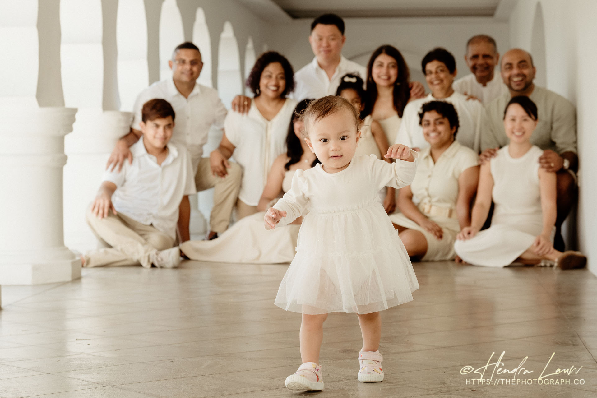 Multi generation extended outdoor family photoshoot at Botanic Gardens Gallop Extension