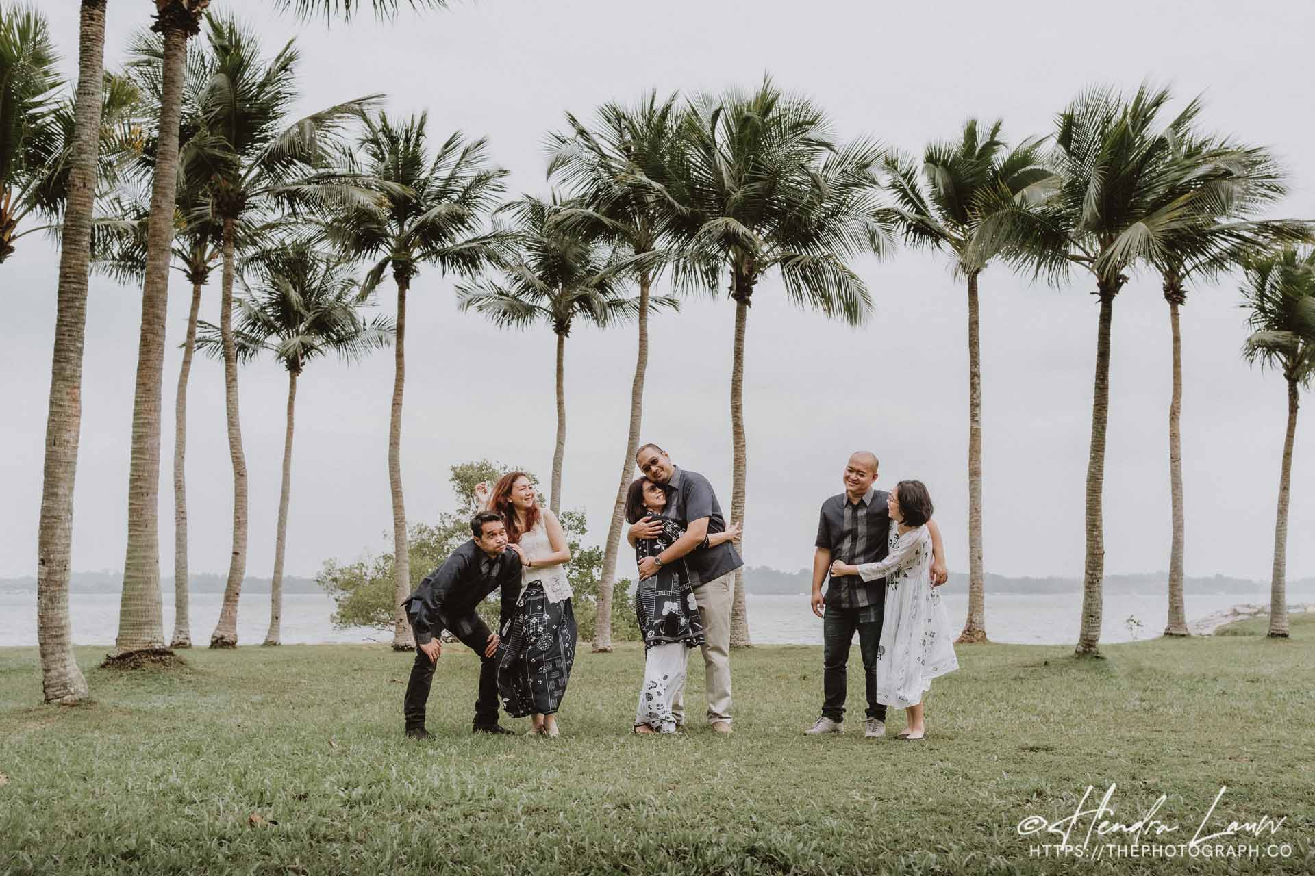 Outdoor family photoshoot at Pasir Ris Park