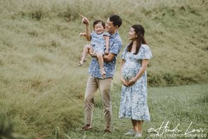 Outdoor family and maternity photoshoot