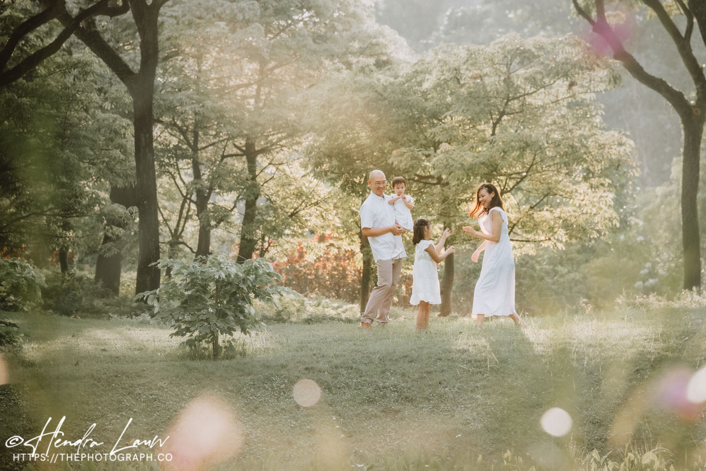 Family photoshoot under beautiful morning light in Singapore