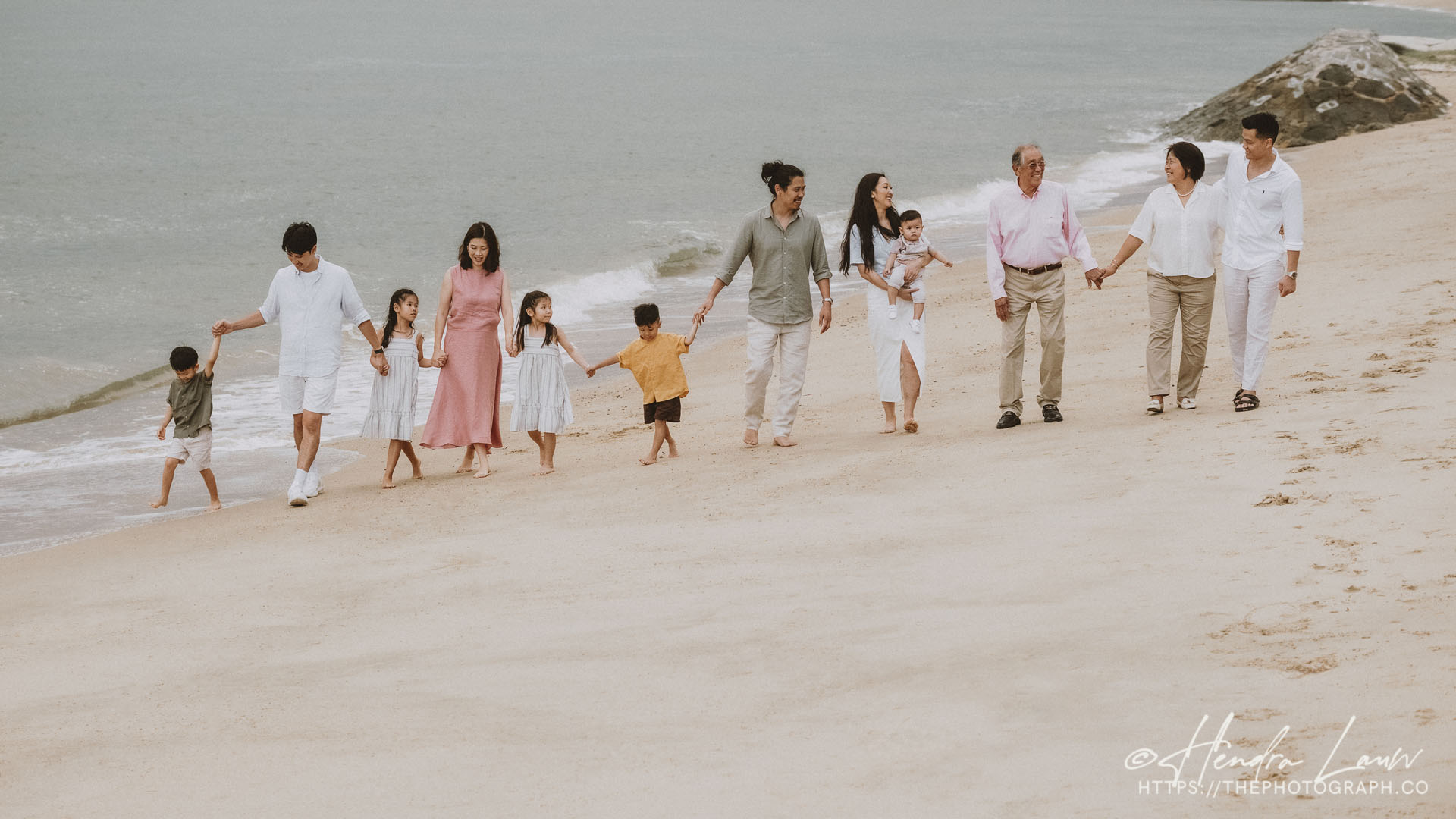 Singapore family photography for an extended and multi-generational family at East Coast Park